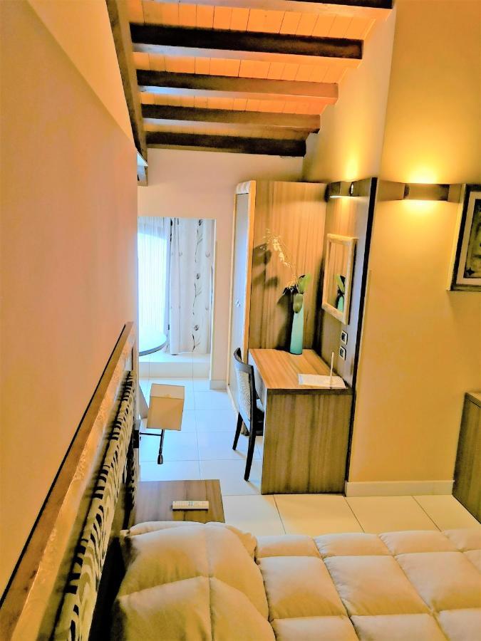 B&B Acireale - Il Cavalluccio Marino Fronte Mare Экстерьер фото