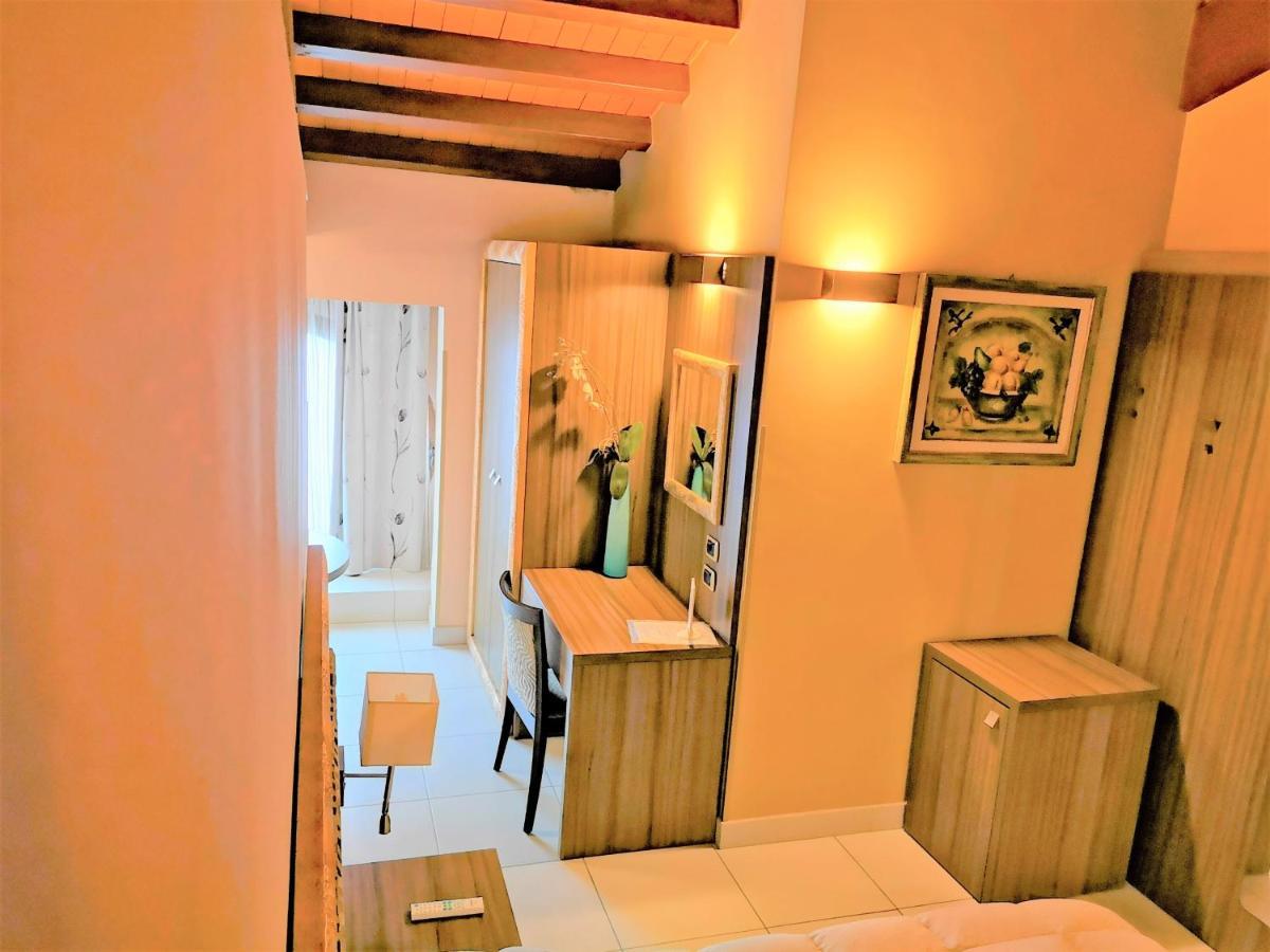 B&B Acireale - Il Cavalluccio Marino Fronte Mare Экстерьер фото