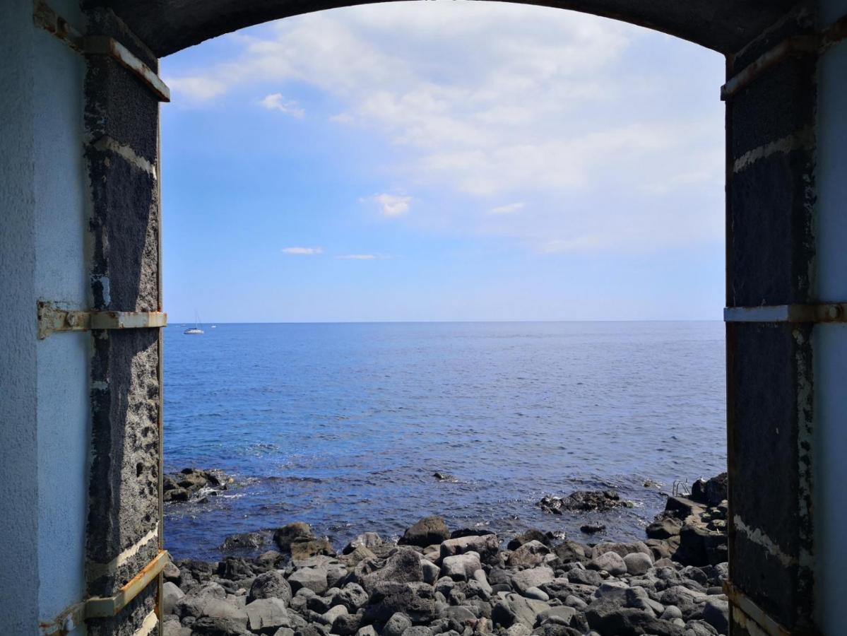 B&B Acireale - Il Cavalluccio Marino Fronte Mare Экстерьер фото