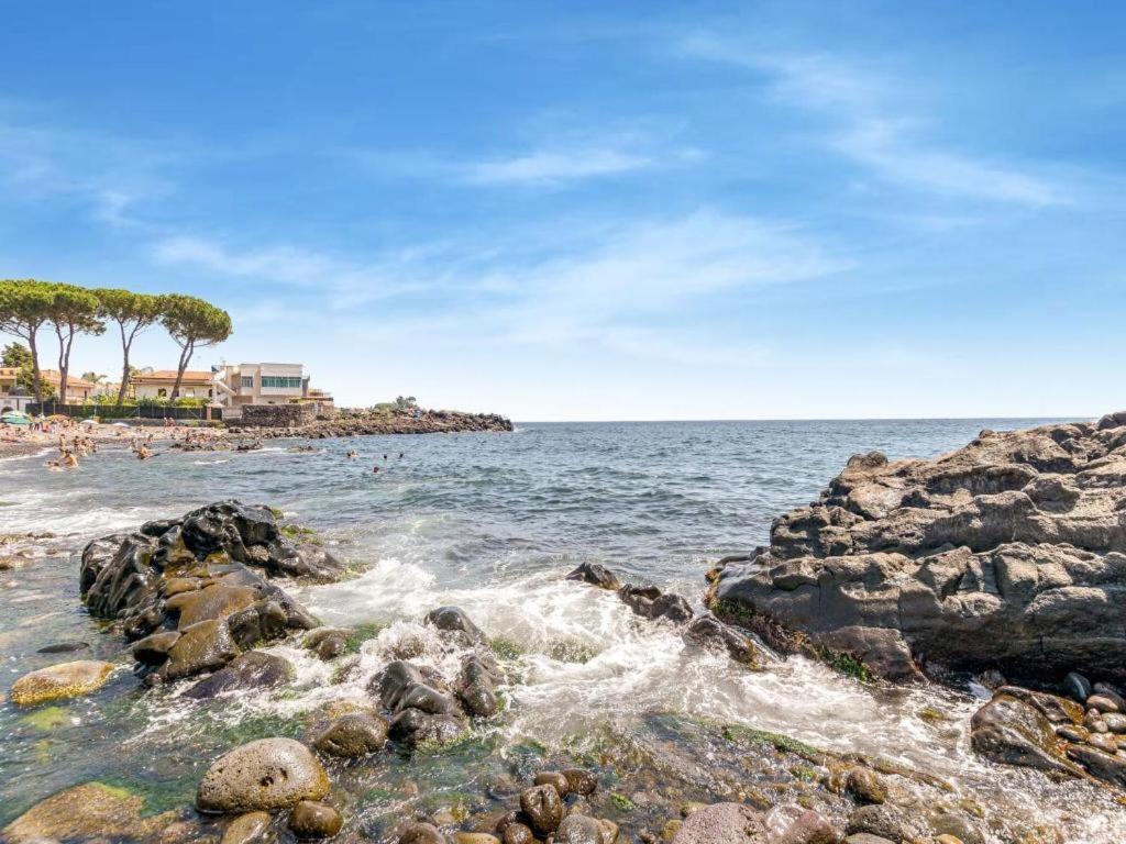 B&B Acireale - Il Cavalluccio Marino Fronte Mare Экстерьер фото